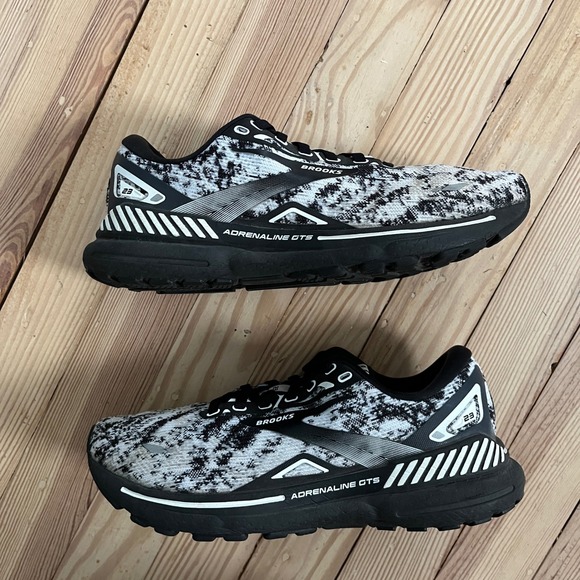 Brooks Adrenaline GTS 23 Running Shoe Black White womens Size 8 athletic comfort - Picture 6 of 9